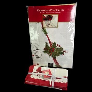 Christmas Tablecloth and 4 Napkins 70 Inch Round Holiday Dining Easy Care New